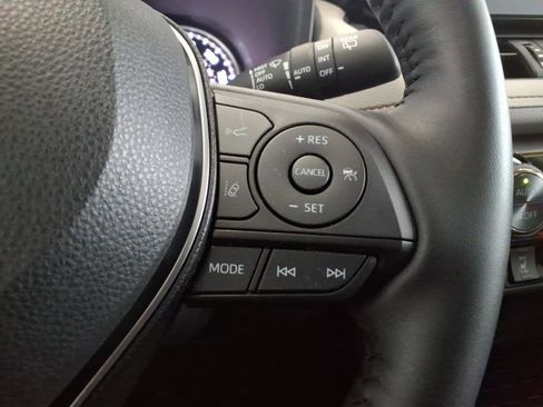 Used 2022 Toyota RAV4 XLE Premium image 26