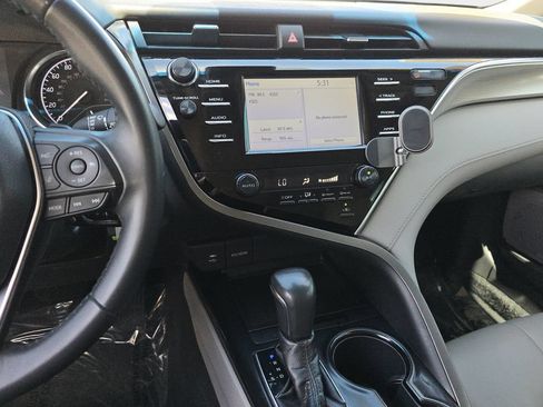 Used 2018 Toyota Camry SE FWD image 25