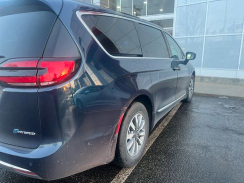 Used 2022 Chrysler Pacifica Limited image 6