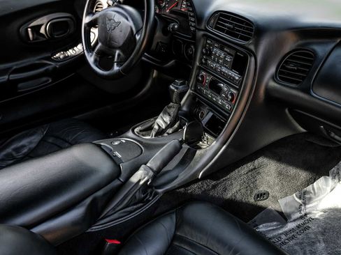 Used 2002 Chevrolet Corvette Convertible w/ Preferred Equipment Group2 image 21