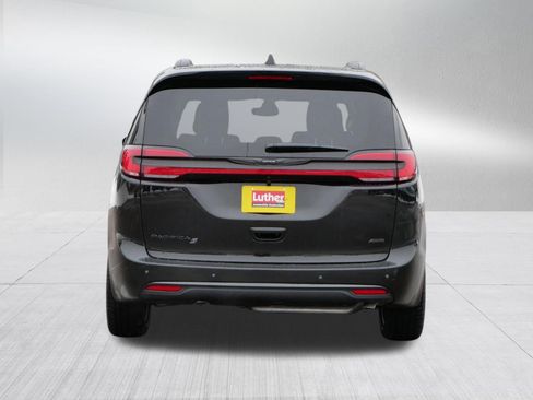 New 2026 Chrysler Pacifica Select image 6