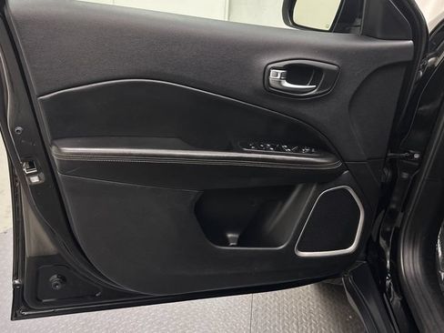 Used 2019 Jeep Compass Latitude w/ Cold Weather Group AWD/4WD image 14