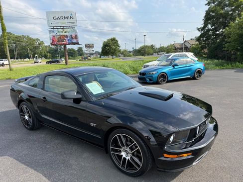 Used 2007 Ford Mustang GT Premium RWD image 2