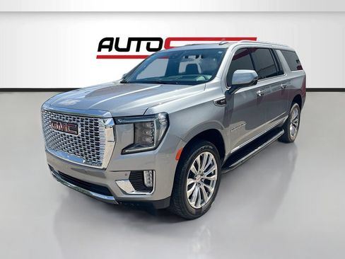 Used 2024 GMC Yukon XL Denali AWD/4WD image 3