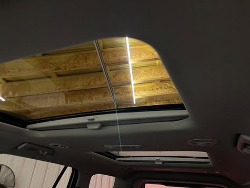 Used 2023 GMC Acadia SLT w/ Preferred Package image 38