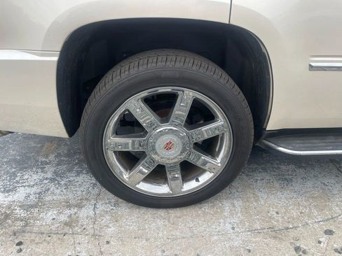 Used 2013 Cadillac Escalade Luxury image 10