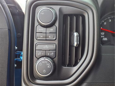 Used 2024 Chevrolet Silverado 1500 Custom image 17