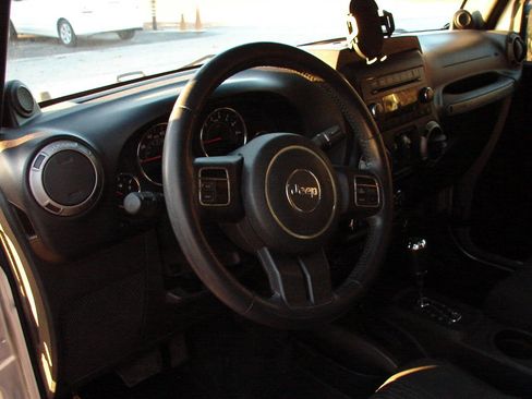 Used 2012 Jeep Wrangler Unlimited Sport image 8