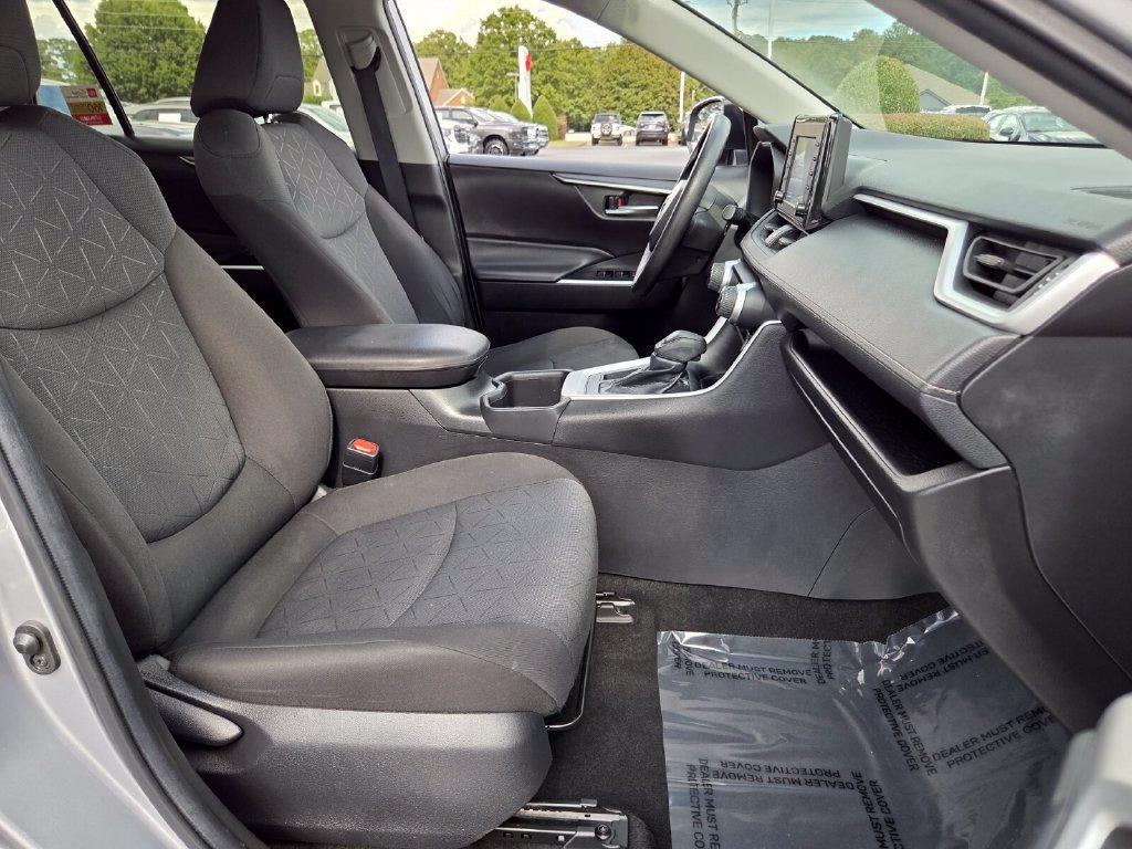 Certified 2022 Toyota RAV4 XLE FWD image 17