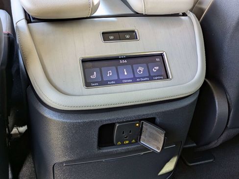 Used 2025 Lincoln Navigator Reserve image 17