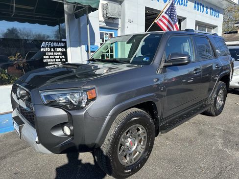 Used 2018 Toyota 4Runner 4WD image 3