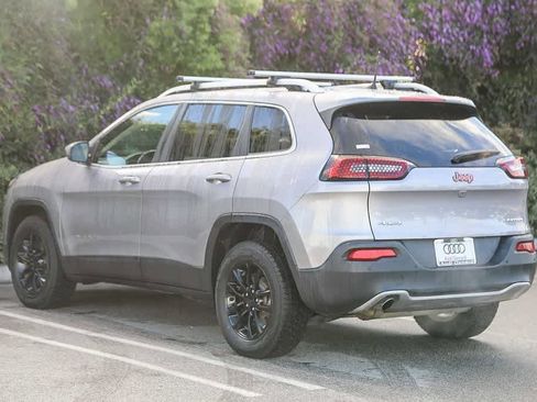 Used 2018 Jeep Cherokee Limited image 6