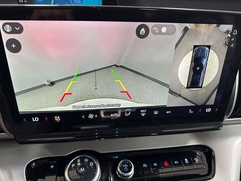 Used 2025 Ford Expedition Active AWD/4WD image 6