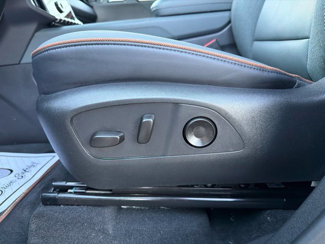 Used 2025 GMC Acadia AT4 w/ Luxury Package AWD/4WD image 14