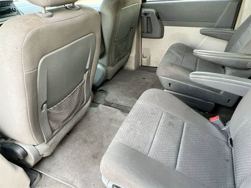 Used 2009 Chrysler Town & Country LX image 18
