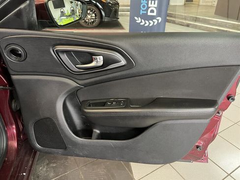 Used 2015 Chrysler 200 Limited w/ Convenience Group image 22