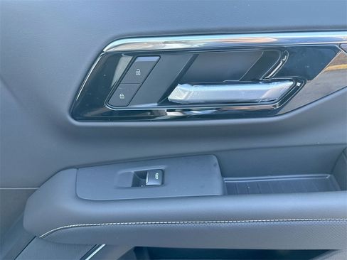 New 2026 Chevrolet Suburban Premier image 33