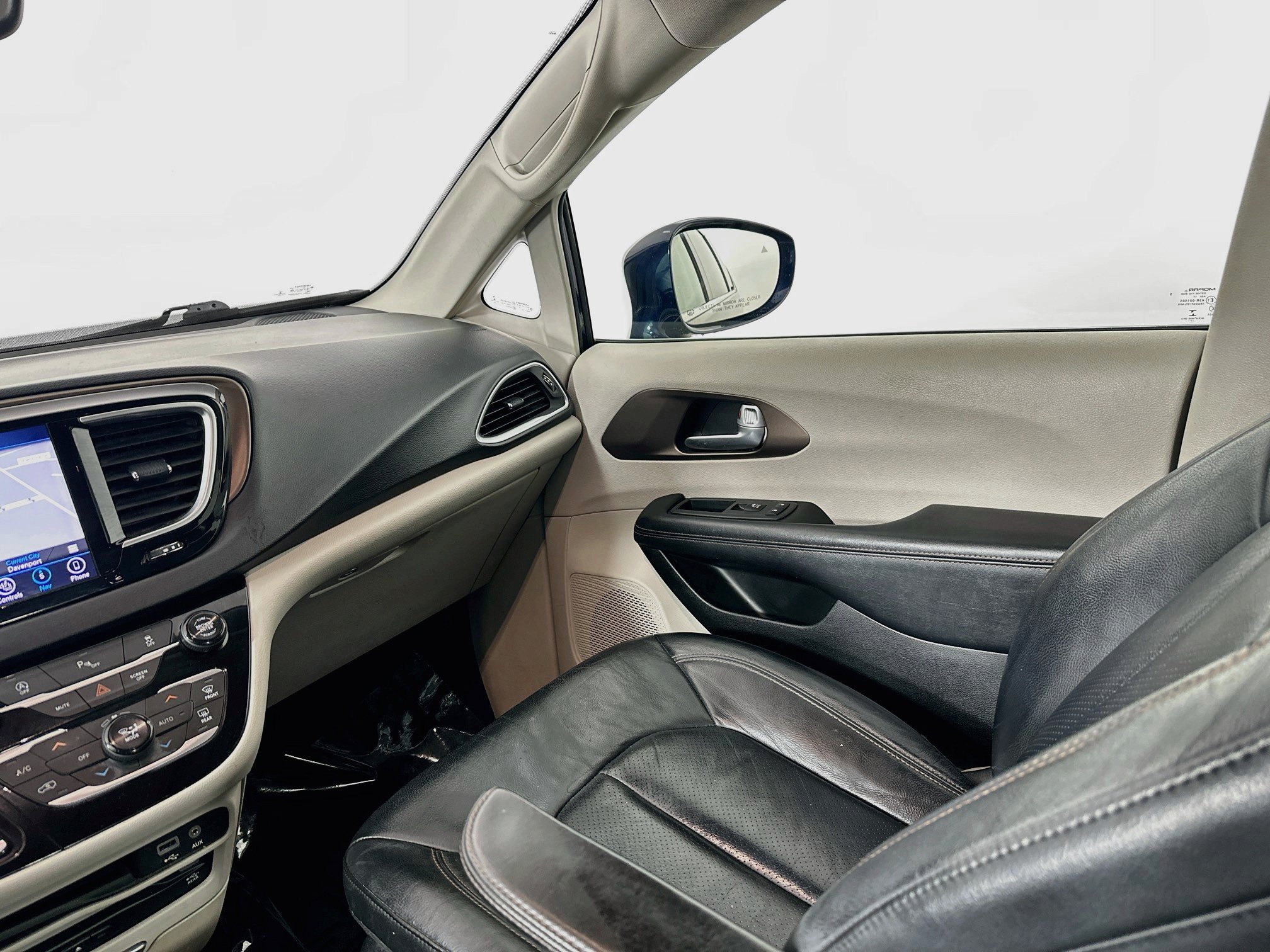 Used 2018 Chrysler Pacifica Touring-L Plus FWD image 22