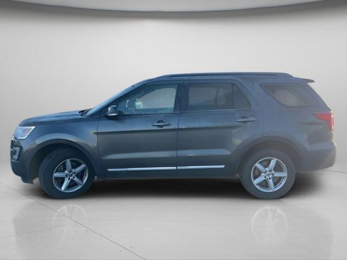 Used 2017 Ford Explorer XLT w/ Equipment Group 202A image 13