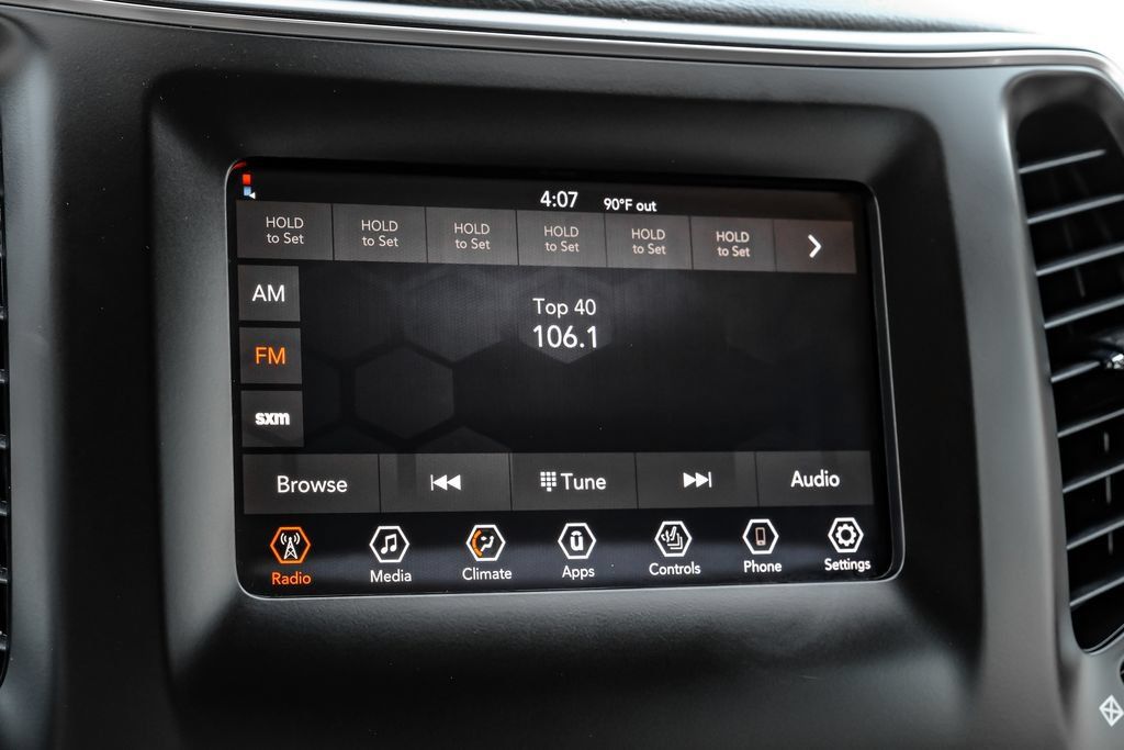 Used 2021 Jeep Cherokee Latitude Plus FWD image 24