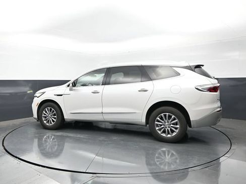 Used 2023 Buick Enclave Essence FWD image 2
