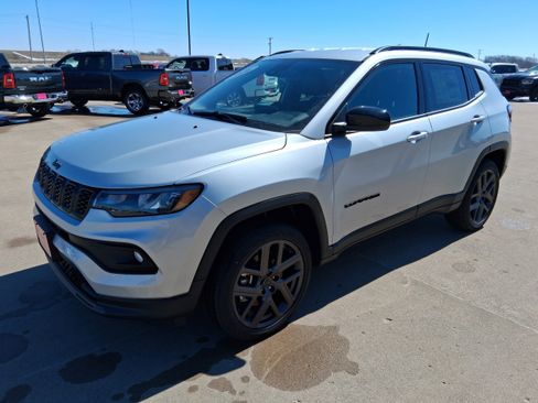 New 2026 Jeep Compass Latitude image 2