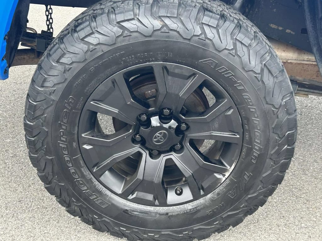 Used 2020 Toyota Tacoma TRD Sport w/ Technology Package AWD/4WD image 9