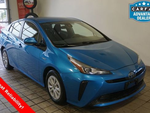 Certified 2019 Toyota Prius LE FWD image 1