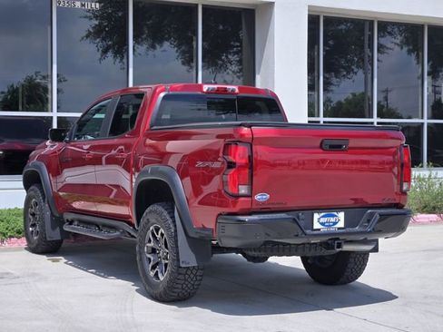 Used 2025 Chevrolet Colorado ZR2 w/ Technology Package AWD/4WD image 5
