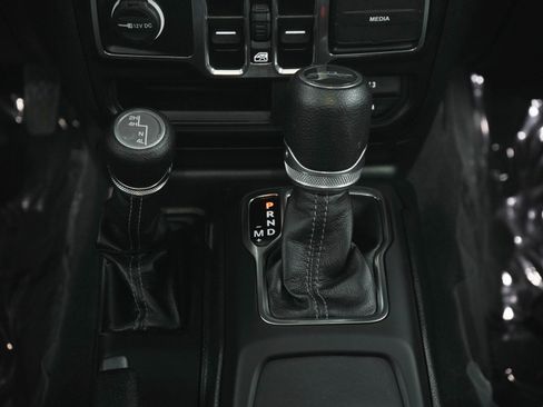 Used 2024 Jeep Gladiator Sport AWD/4WD image 20