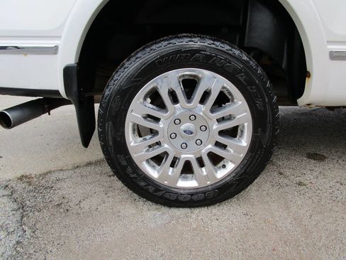 Used 2013 Ford F150 Platinum image 18