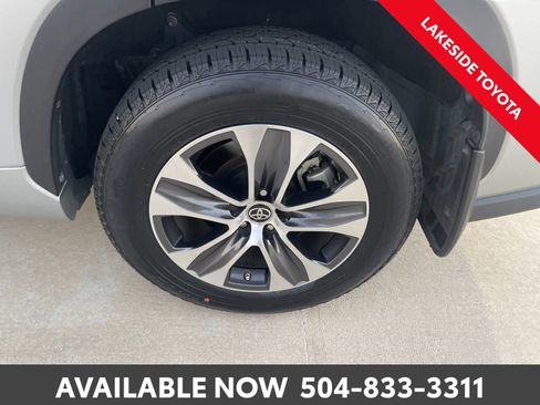 Used 2023 Toyota Highlander L image 11