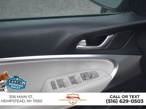 Used 2025 Genesis G70 2.5T image 13