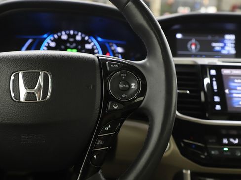 Used 2017 Honda Accord EX-L image 27