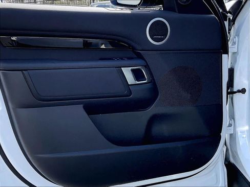 Used 2025 Land Rover Discovery S image 24