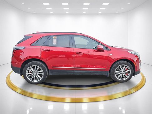 Certified 2025 Cadillac XT5 Sportv w/ LPO, Floor Liner Package AWD/4WD image 4