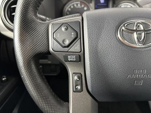 Used 2016 Toyota Tacoma TRD Sport image 15