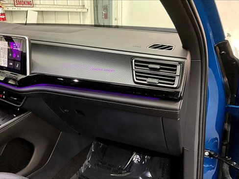 Used 2025 Volkswagen Atlas Cross Sport SEL image 19