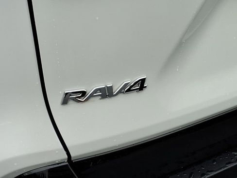 Used 2023 Toyota RAV4 XSE AWD/4WD image 9