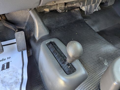 Used 2004 Chevrolet Silverado 2500 W/T AWD/4WD image 18