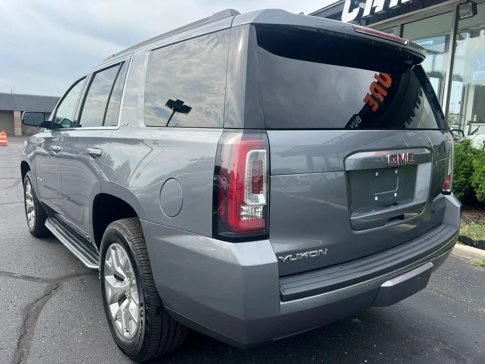 Used 2019 GMC Yukon SLT AWD/4WD image 3