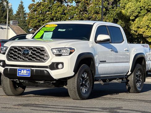 Used 2022 Toyota Tacoma TRD Off-Road image 9
