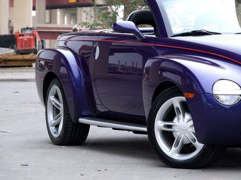 Used 2004 Chevrolet SSR w/ Preferred Equipment Group image 16