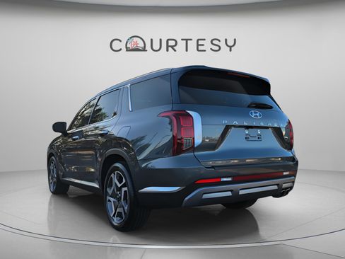 Used 2024 Hyundai Palisade Limited image 2