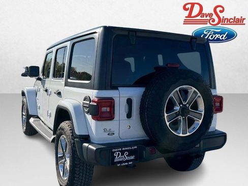 Used 2019 Jeep Wrangler Unlimited Sahara image 9