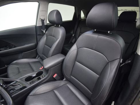 Used 2022 Kia Niro Touring Special Edition FWD image 20