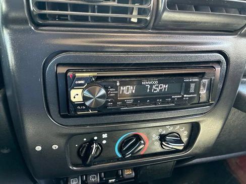Used 2006 Jeep Wrangler Rubicon w/ Security Group AWD/4WD image 19