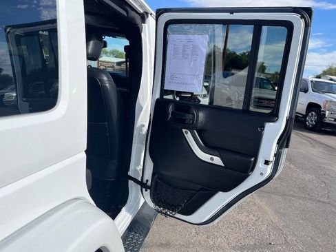 Used 2015 Jeep Wrangler Unlimited Sahara w/ Connectivity Group image 31