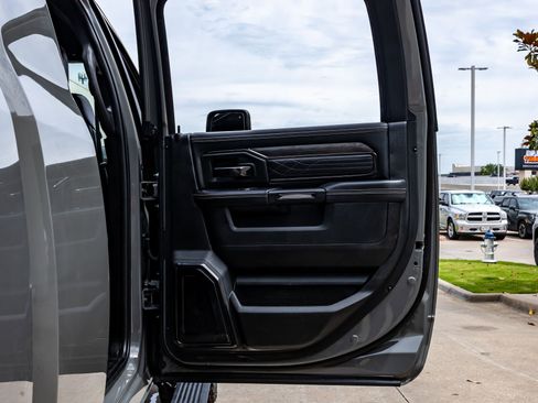 Used 2025 RAM 3500 Limited AWD/4WD image 38