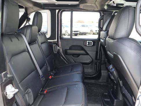 Used 2025 Jeep Wrangler Unlimited Sahara AWD/4WD image 25